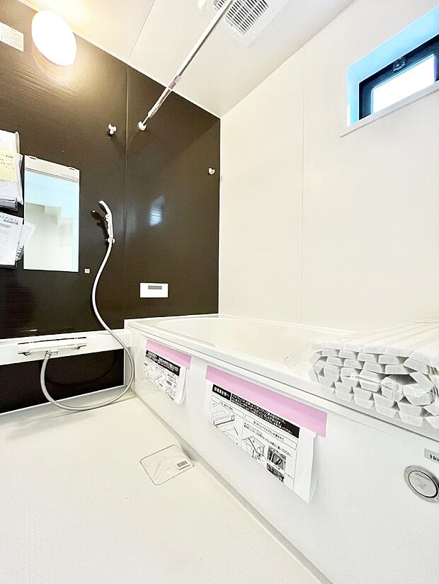 落ち着いた雰囲気でゆっくりお寛ぎいただけるバスルーム