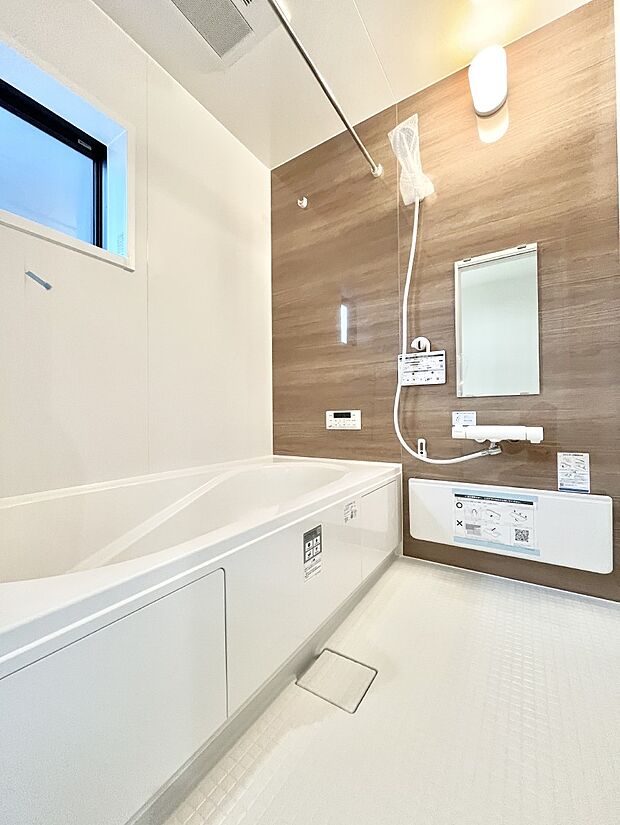 落ち着いた雰囲気でゆっくりお寛ぎいただけるバスルーム