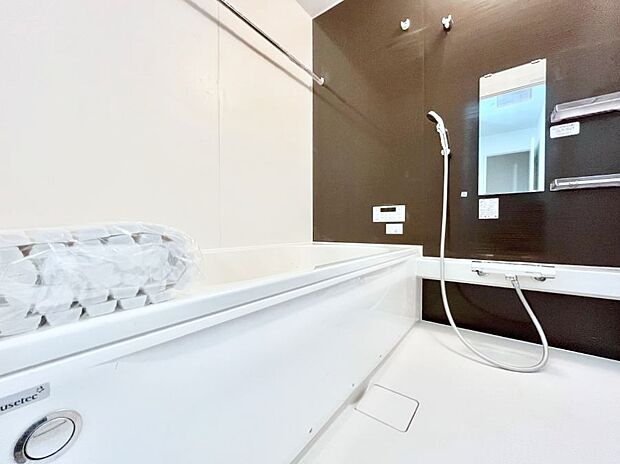 落ち着いた雰囲気でゆっくりお寛ぎいただけるバスルーム