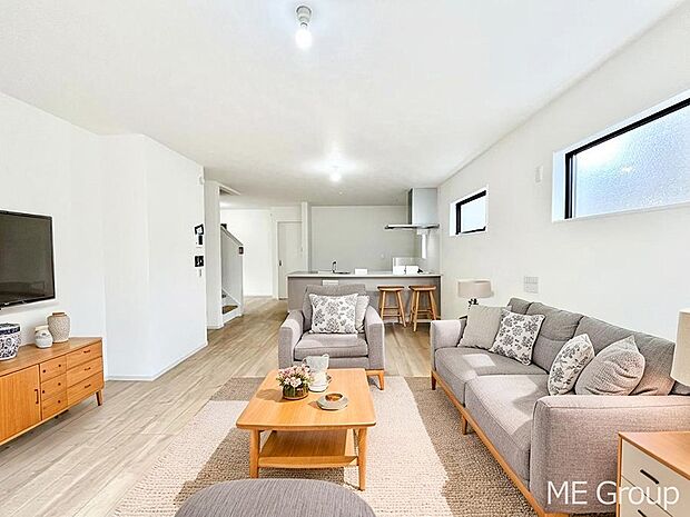 ご家族の賑やかな話し声で包まれる明るいリビング  ※家具はCGです 