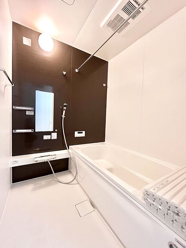 落ち着いた雰囲気でゆっくりお寛ぎいただけるバスルーム