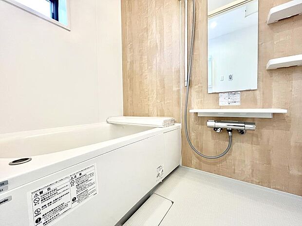 落ち着いた雰囲気でゆっくりお寛ぎいただけるバスルーム