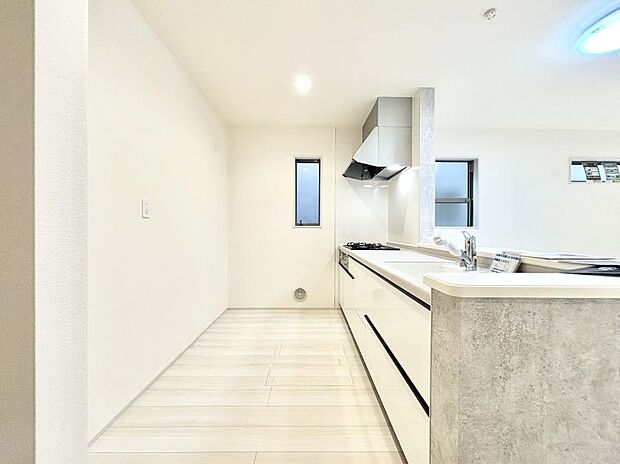 ゆとりあるキッチンではご家族と楽しくお料理ができます。