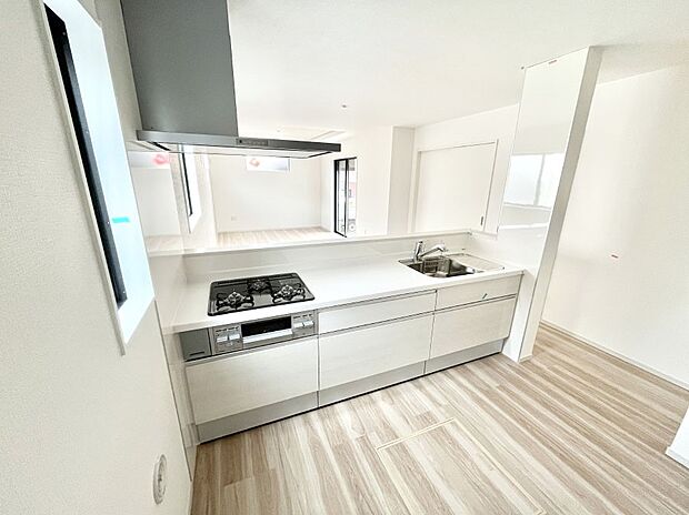 料理をしながらでもご家族との会話を楽しめる対面キッチン