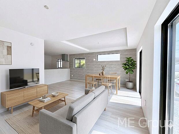 ご家族の賑やかな話し声で包まれる明るいリビング  ※家具はCGです