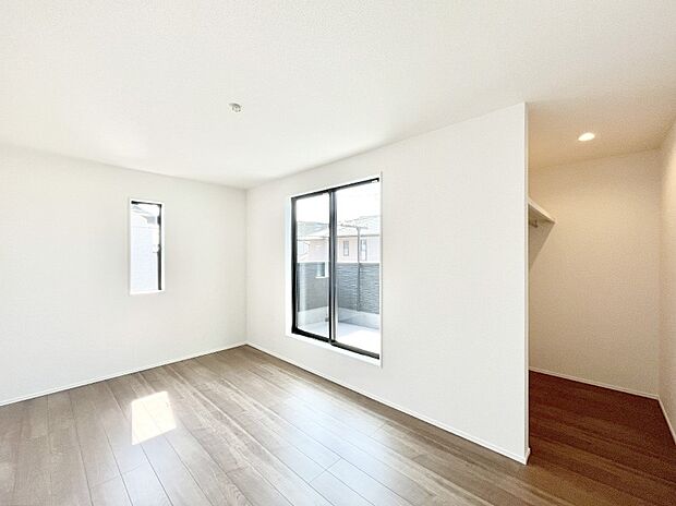 ウォークインクローゼットがあるお部屋！季節ごとの入れ替えも不要で便利です。