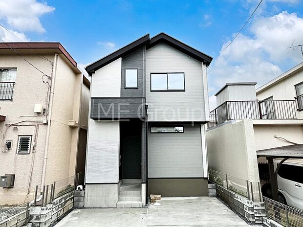 シンプルで落ち着きのある建物は住むかたの個性でオリジナルなものになっていきます。 