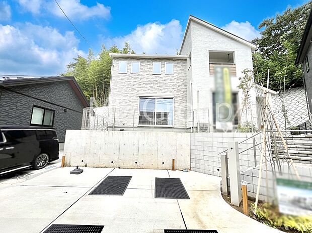 たっぷりの陽光と心地よい風が舞い込む住まい