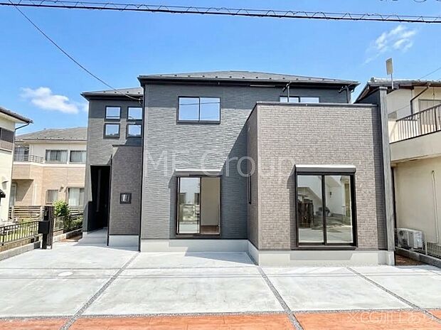 シンプルで落ち着きのある建物は住むかたの個性でオリジナルなものになっていきます。