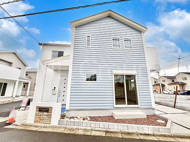 【現地外観写真】洗練された外観、上質な住空間が広がる室内は永く安心して過ごせる住居です。