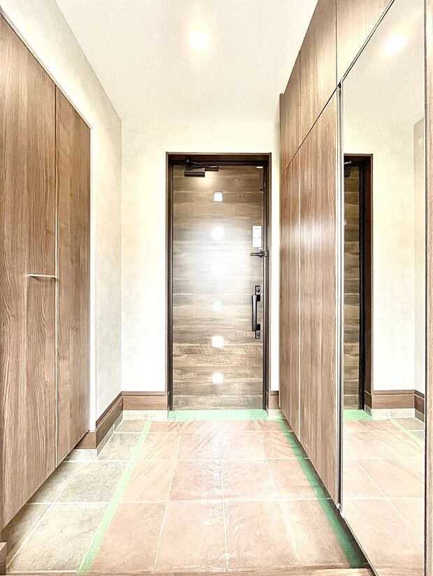 【玄関】明るい玄関はお客様をお出迎えするのにぴったりです！