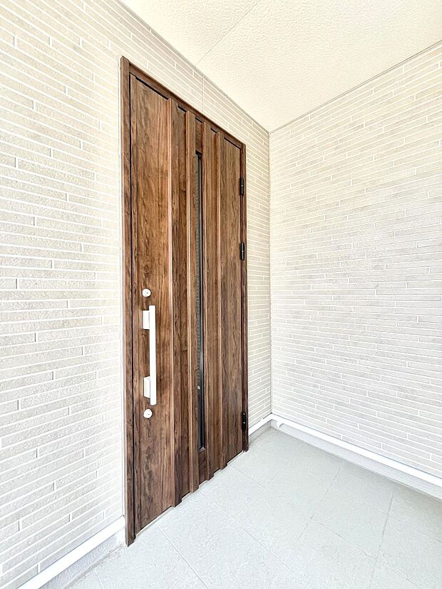 【玄関】大切な家族、来客を出迎える玄関。