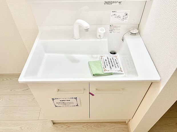 【シャワー水栓】ハンドシャワー付き！使いやすい洗面台。