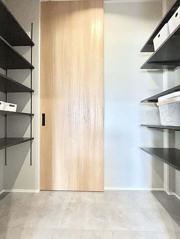 【キッチン横収納】キッチン横収納！食材のストックはもちろん、日用品の収納など使い方はいろいろ！