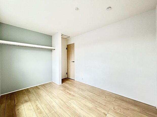 【子供部屋】使いやすい形でベットや家具の置き方にも困ることもありません。 