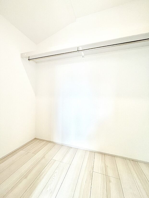 【ウォークインクローゼット】ウォークインクローゼットの活用で生活空間スッキリ  