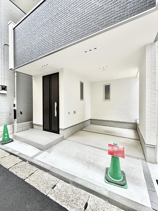 【駐車場】ビルトインタイプは大切なお車を傷や汚れから守ることができます。