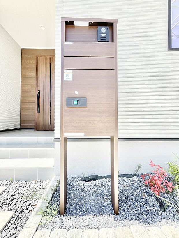 【その他現地】表札・インターホン・ポストをひとつに集約