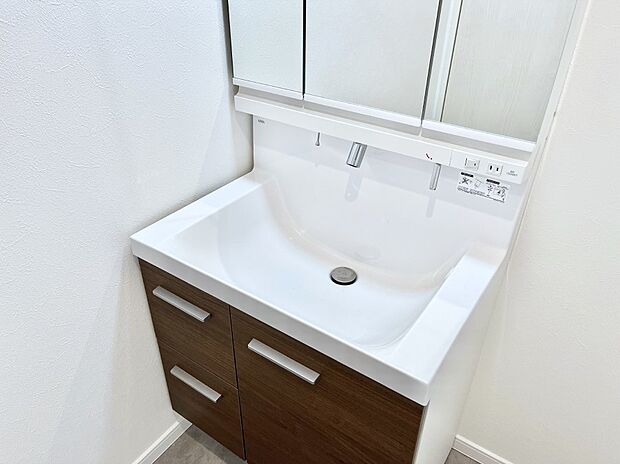 【ハンドシャワー水栓】ハンドシャワー付き！使いやすい洗面台。