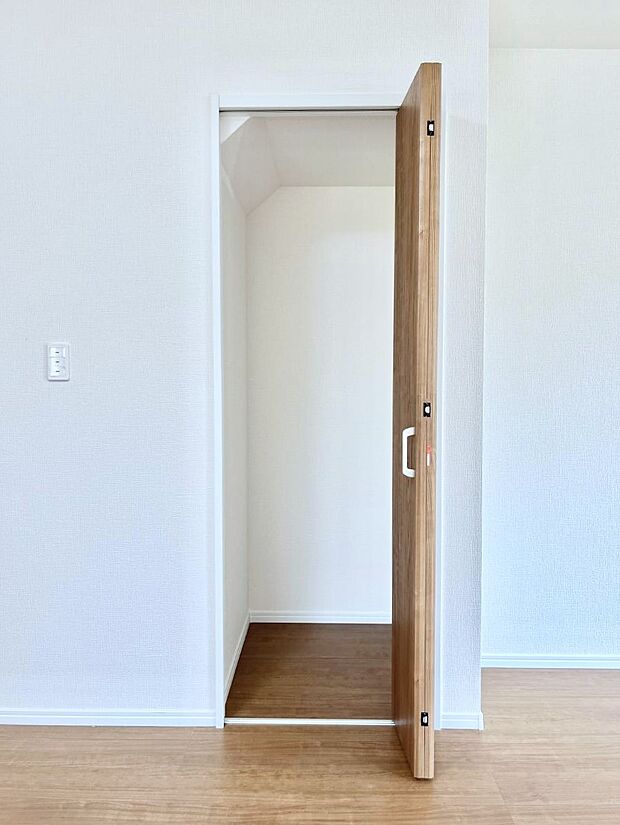 【リビング収納】リビング収納。ここに収納があると物が集まるLDKがスッキリ片付きそうですね。