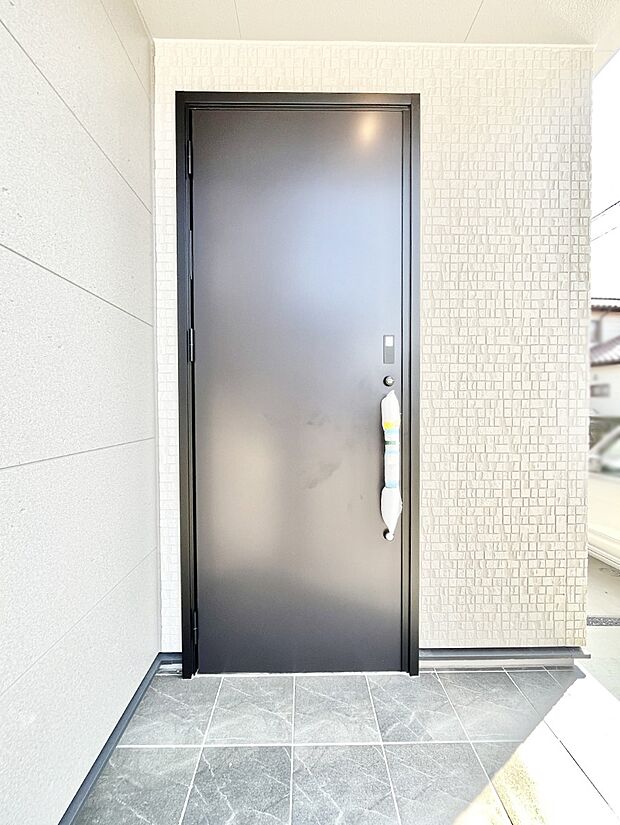 【玄関】大切な家族、来客を出迎える玄関。