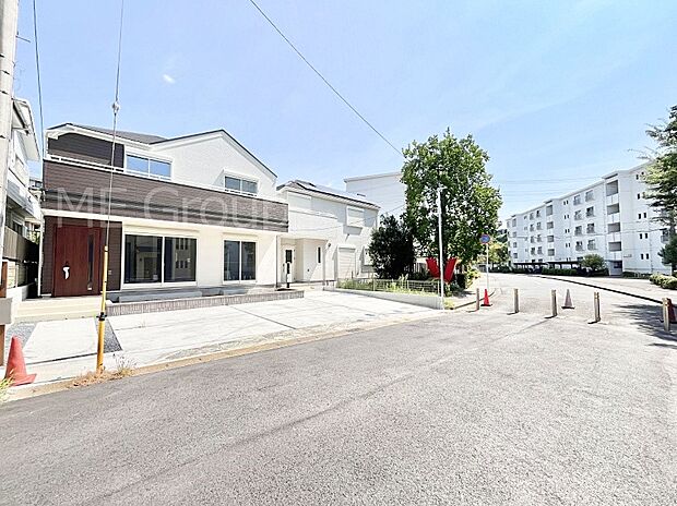 【前面道路含む現地写真】前面道路はきちんと整備されています。