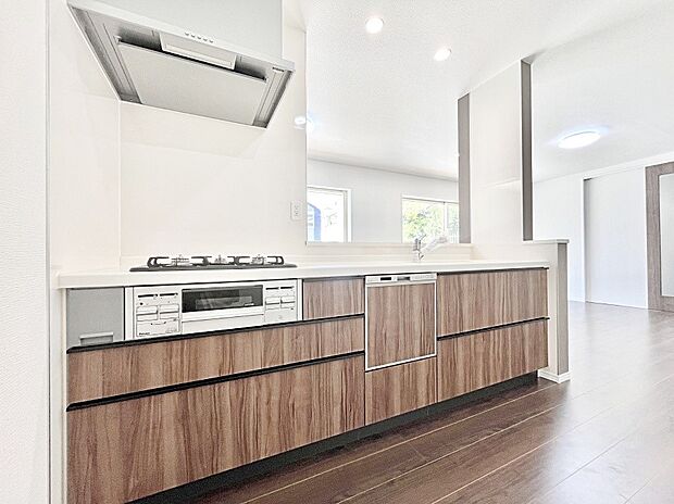 【ダイニングキッチン】カウンター越しにお話しをしながら毎日のお料理をもっと楽しく