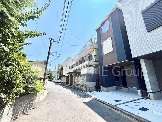 【前面道路含む現地写真】前面道路はきちんと整備されています  