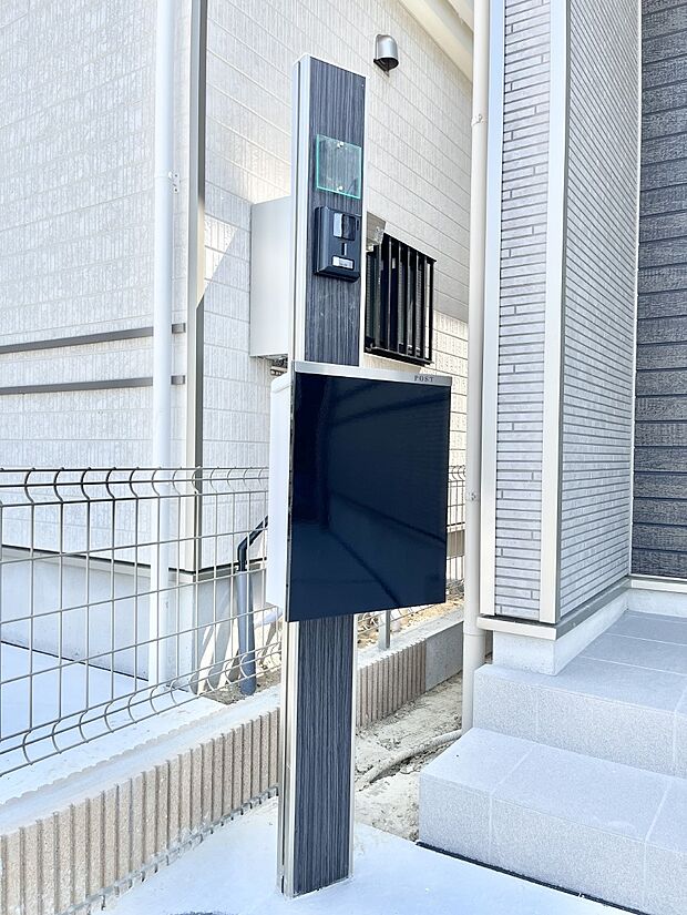 【その他現地】表札・インターホン・ポストをひとつに集約  