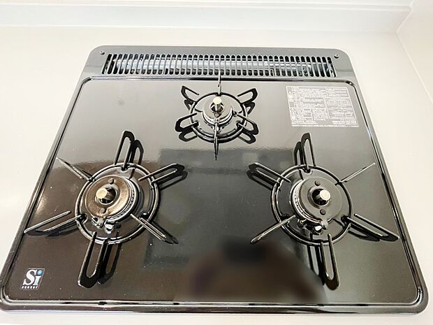 【Ｓｉセンサーコンロ】三口ガスコンロでお料理が一気にはかどりそう。  