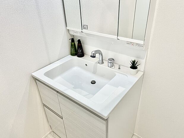 【ハンドシャワー水栓】ハンドシャワー付き!使いやすい洗面台。