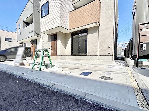 【駐車場】駐車2台可能！急なお客様の駐車に。また、ご家族の自転車スペースとしても大活躍。