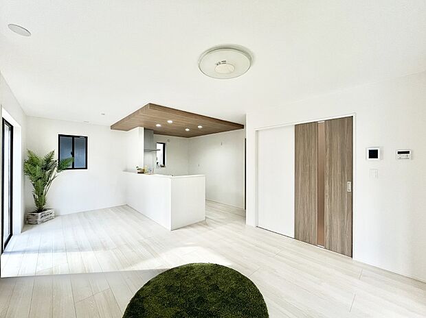 【リビングダイニング】16帖のLDKは家族みんなの快適空間!家族のつながりを強くする大事なスペースです。