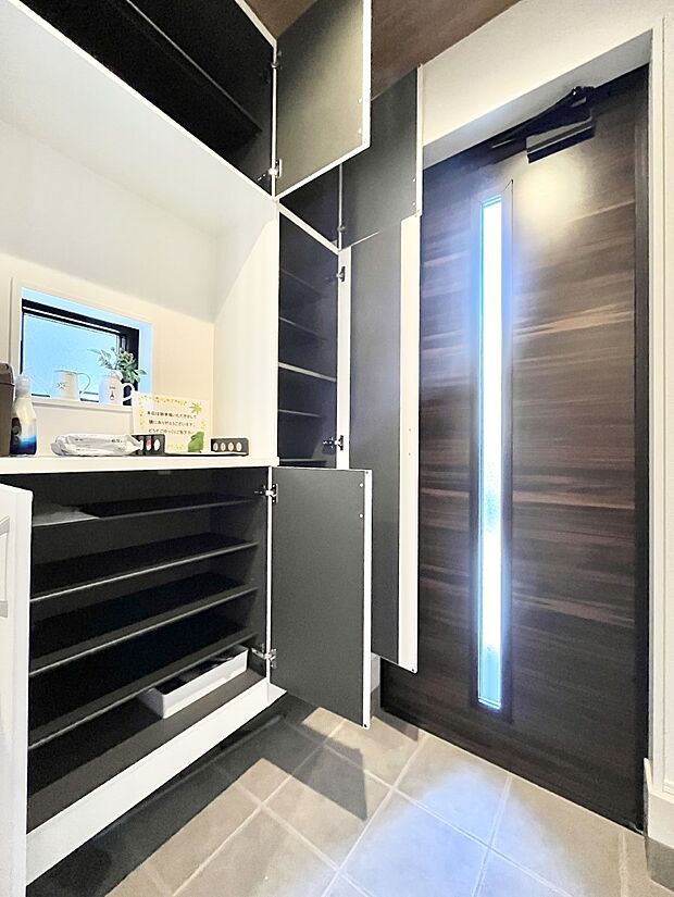 【シューズボックス】たっぷり収納できるシューズボックス。