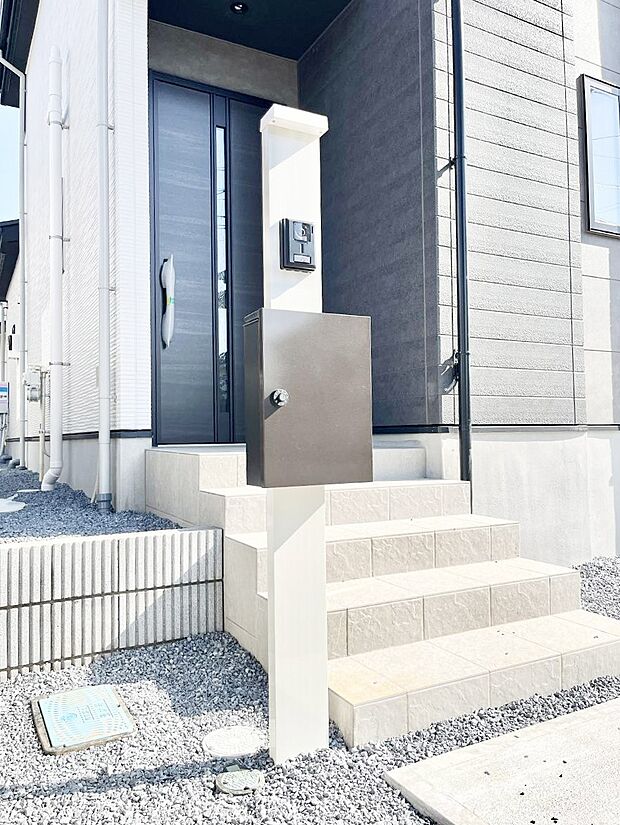 【その他現地】表札・インターホン・ポストをひとつに集約