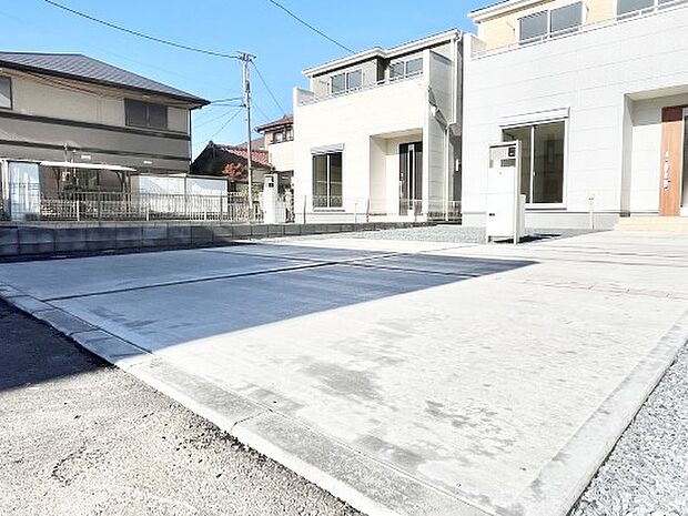 【駐車場】駐車2台可能！急なお客様の駐車に。また、ご家族の自転車スペースとしても大活躍。