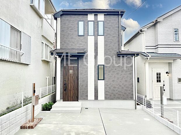 【現地外観写真】暮らしやすさと居心地の良さにこだわったシンプルで飽きのこないデザイン !