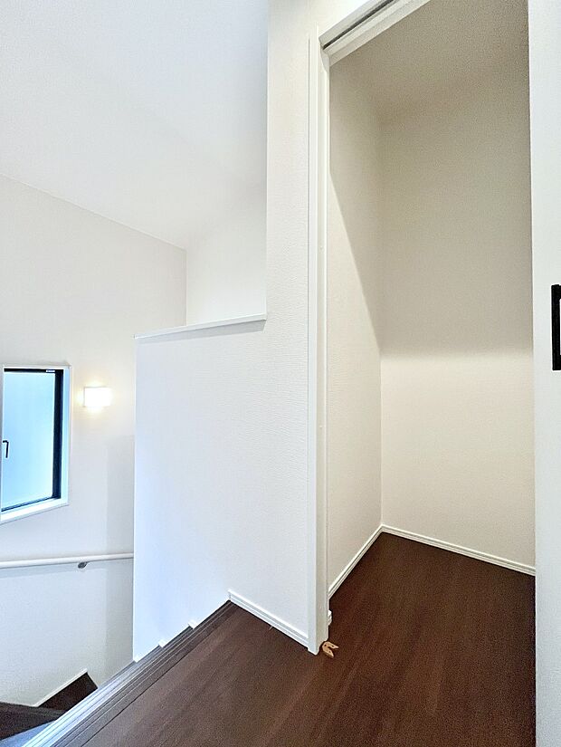 【収納】掃除用具や生活雑貨の保管に便利な廊下収納