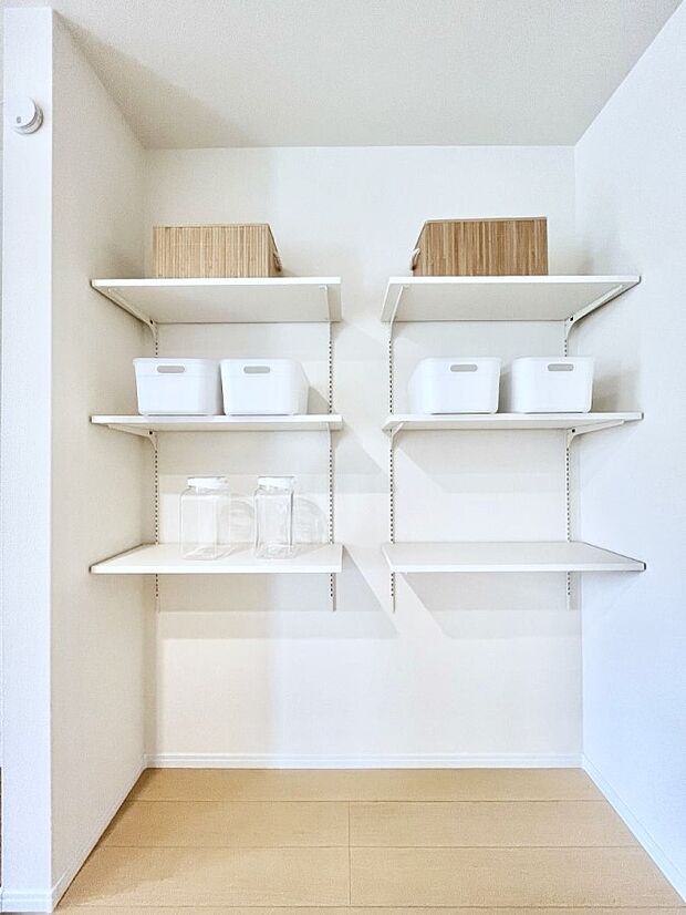 【パントリー】キッチンにはパントリー!食材のストックはもちろん、日用品の収納など使い方はいろいろ!