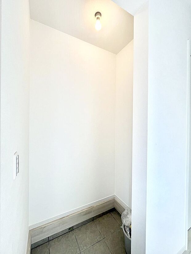 【収納】シューズインクローク付き！雨具やベビーカーも置けます。