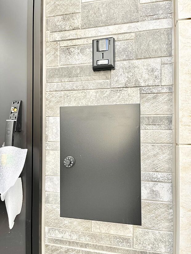 【その他現地】シンプルなデザインのポスト