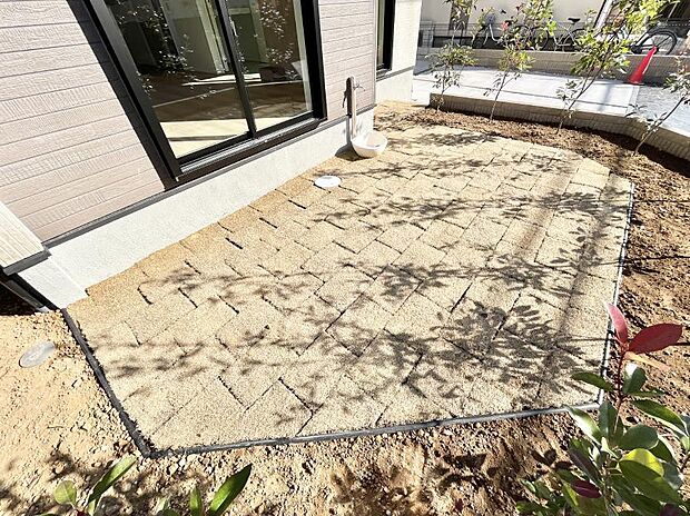 【庭】ガーデニングや家庭菜園も楽しめるお庭付き。　