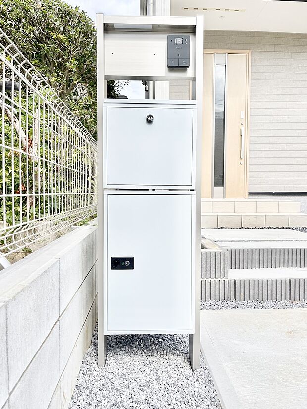 【その他現地】表札・インターホン・ポストをひとつに集約