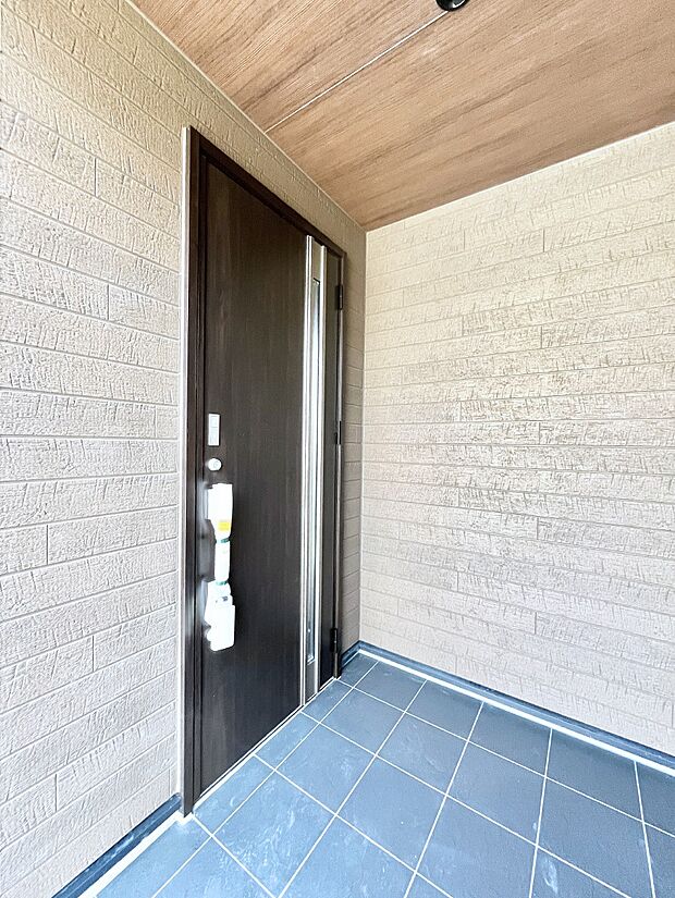 【玄関】大切な家族、来客を出迎える玄関。