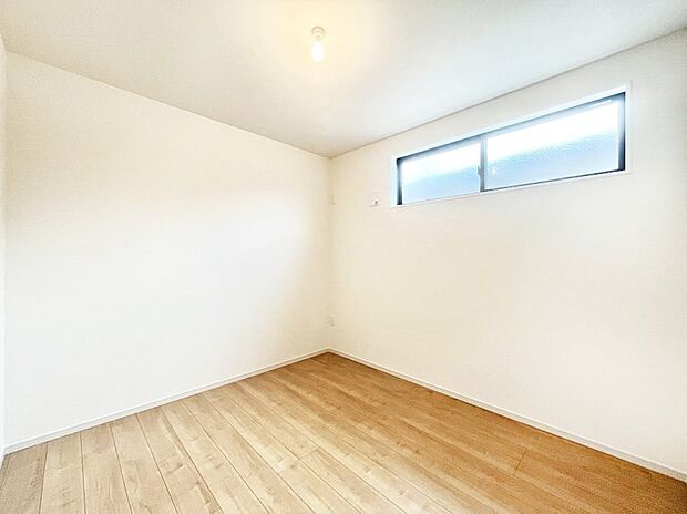 【その他内観】2階の納戸。居室としてもご利用いただけます。