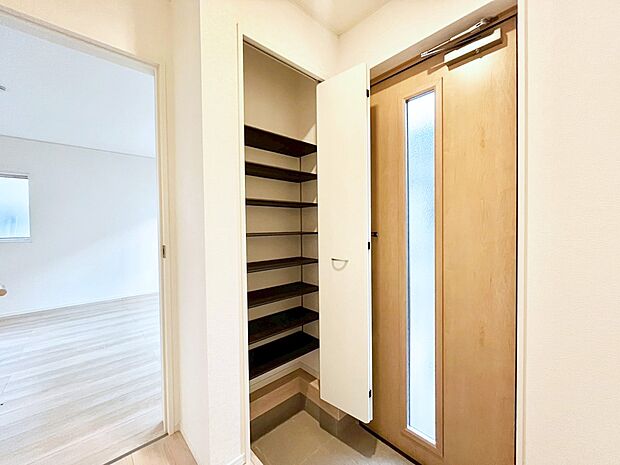 【シューズボックス】たっぷり収納できるシューズボックス。