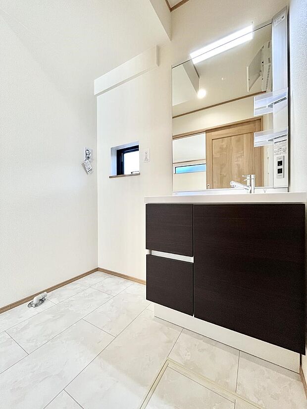 【ランドリースペース】清潔感のあるランドリースペース