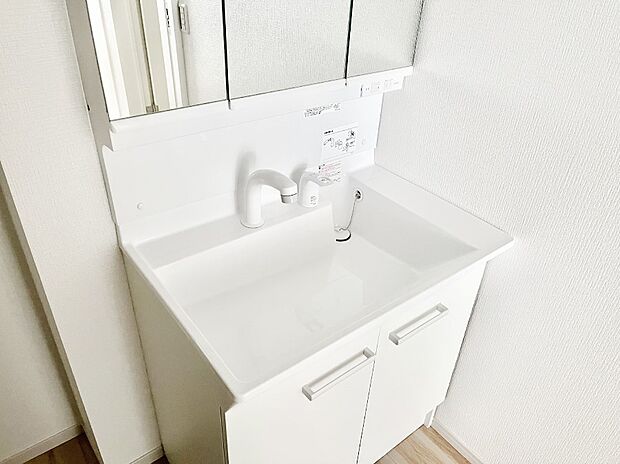 【シャワー水栓】ハンドシャワー付き！使いやすい洗面台。