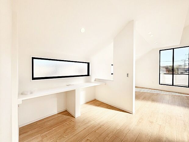 【その他内観】スタディカウンターはお子様の宿題やテレワークに便利ですね。