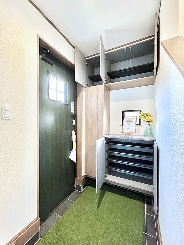 【シューズボックス】たっぷり収納できるシューズボックス。